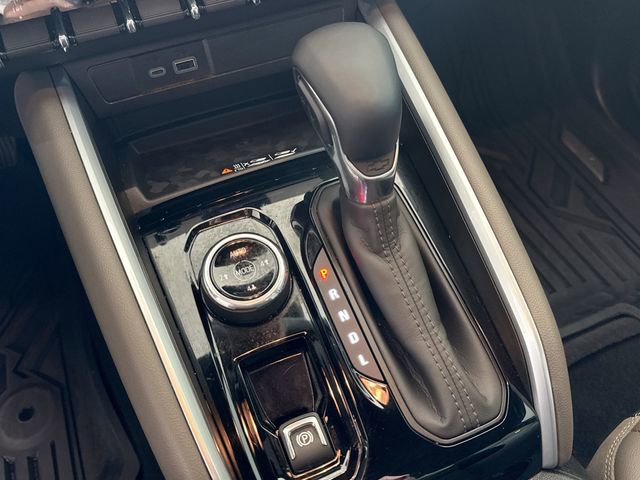 Used 2024 Chevrolet Colorado ZR2 w/ ZR2 Convenience Package III AWD/4WD image 19