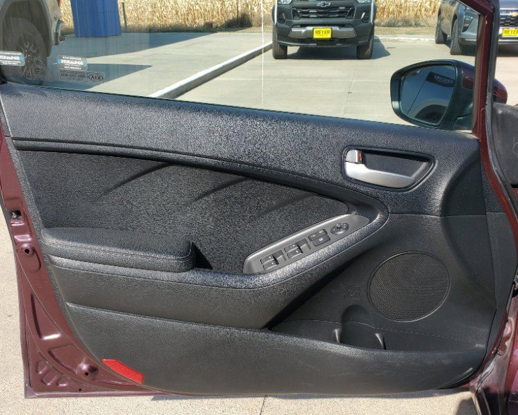 Used 2017 Kia Forte LX image 11