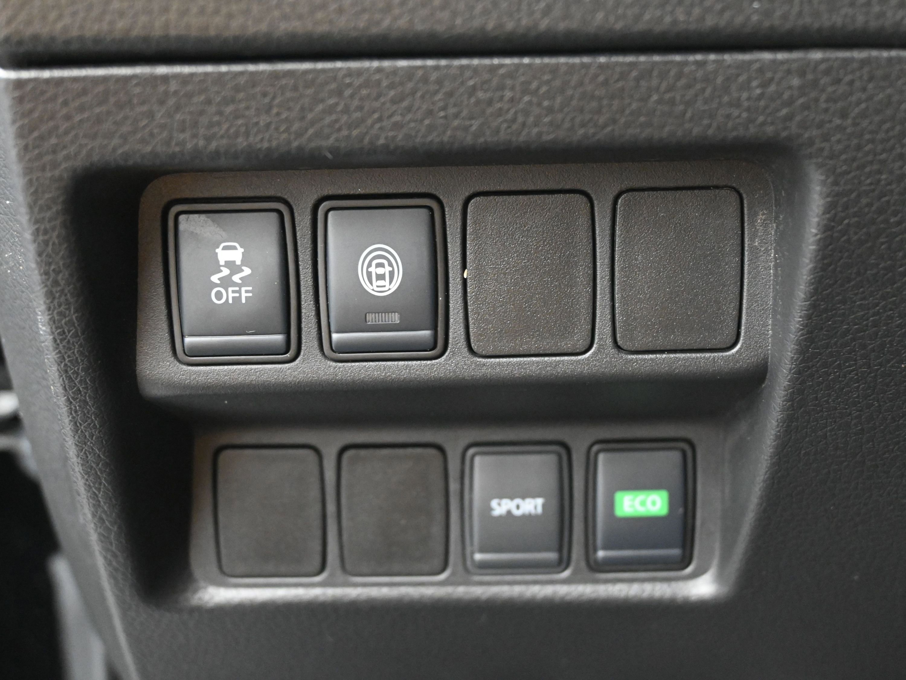 Used 2020 Nissan Rogue Sport S image 12