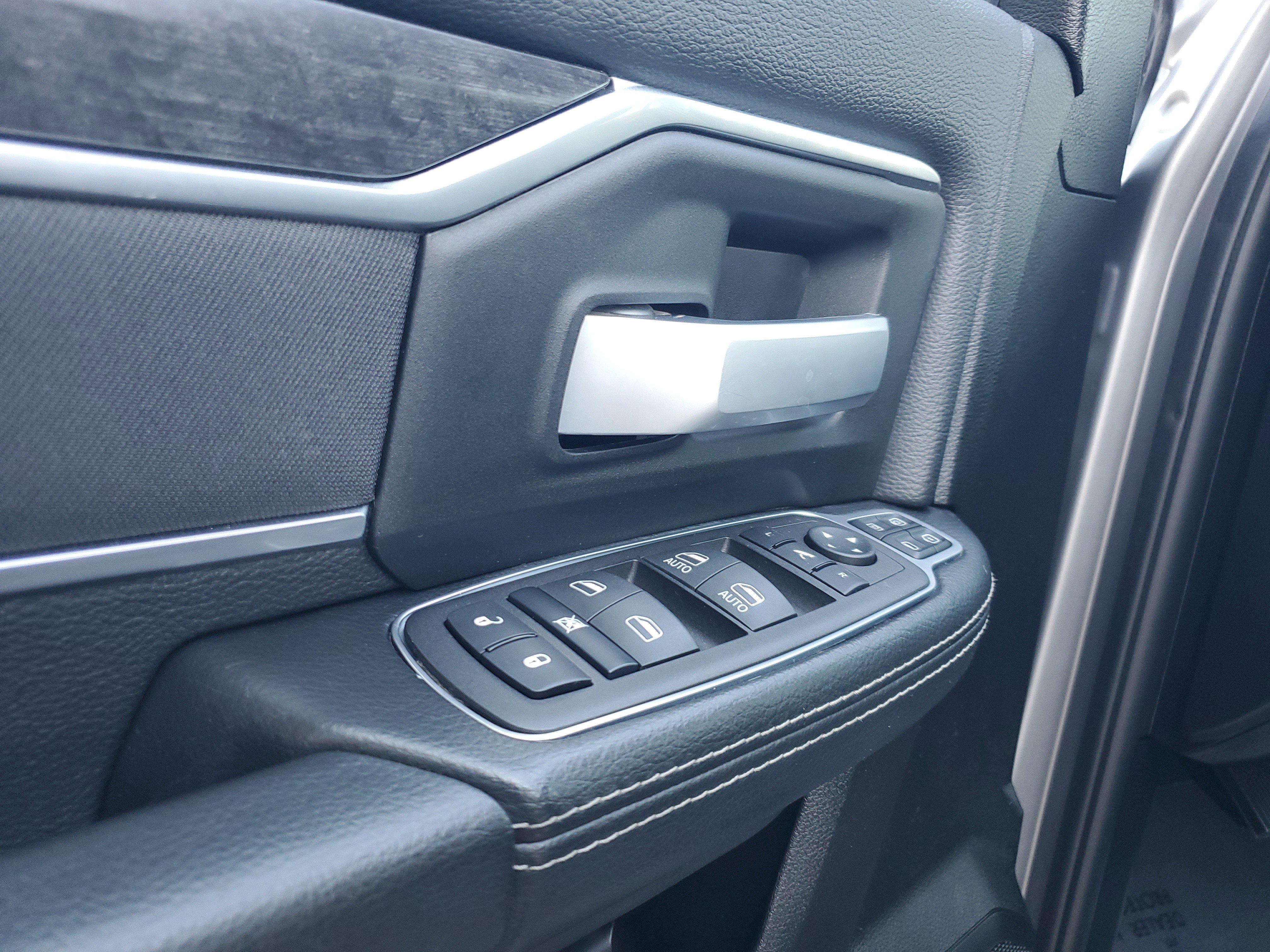 Used 2024 RAM 2500 Big Horn w/ Sport Appearance Package image 7