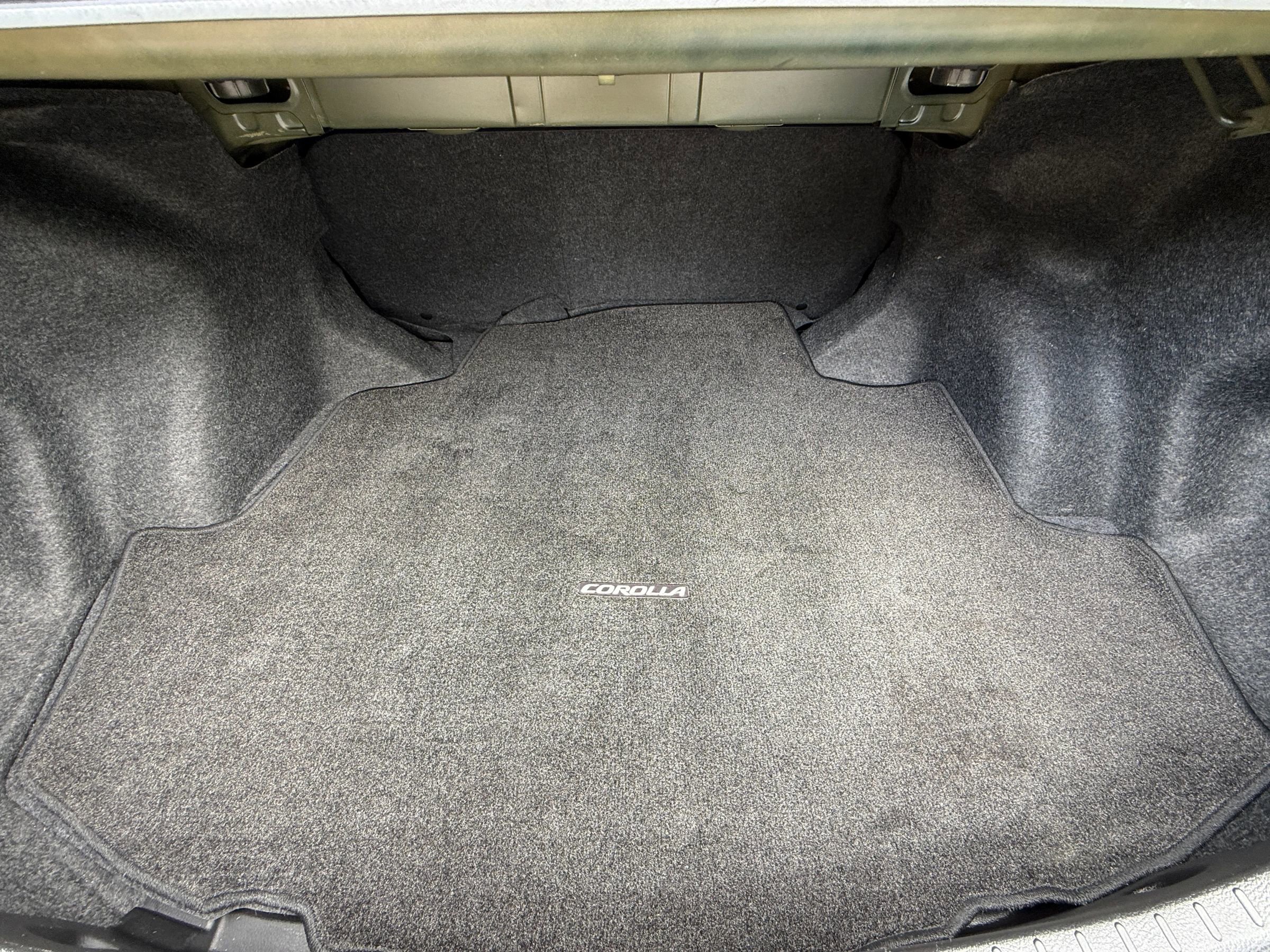Used 2019 Toyota Corolla SE w/ Carpet Mat Package (TMS) FWD image 24