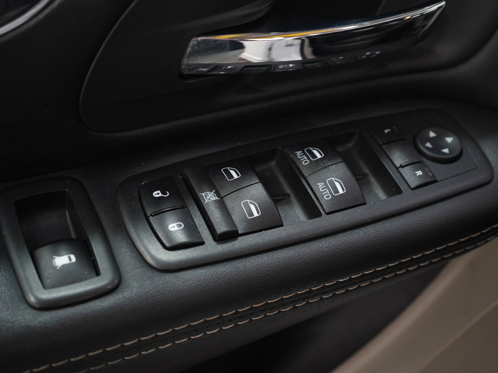 Used 2019 Dodge Grand Caravan SXT w/ Rear Park Assist Package FWD image 24