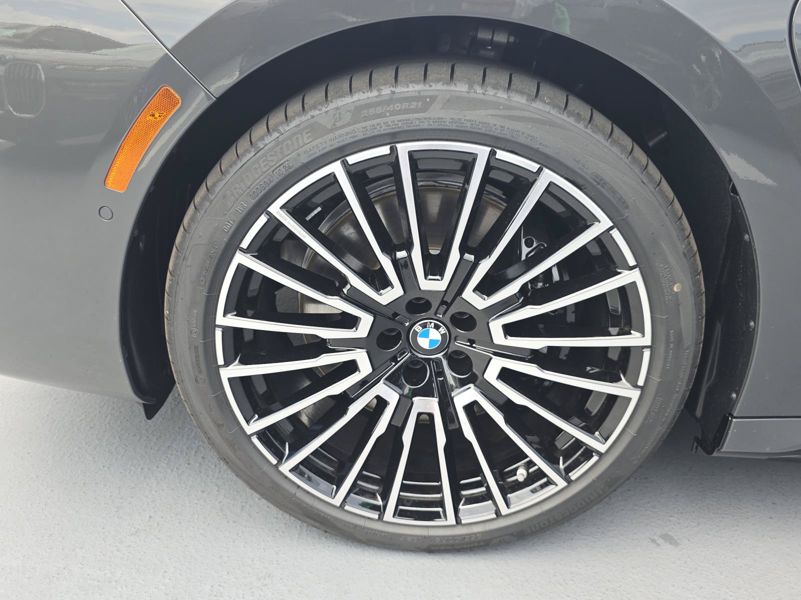 New 2026 BMW 750e xDrive AWD/4WD image 7
