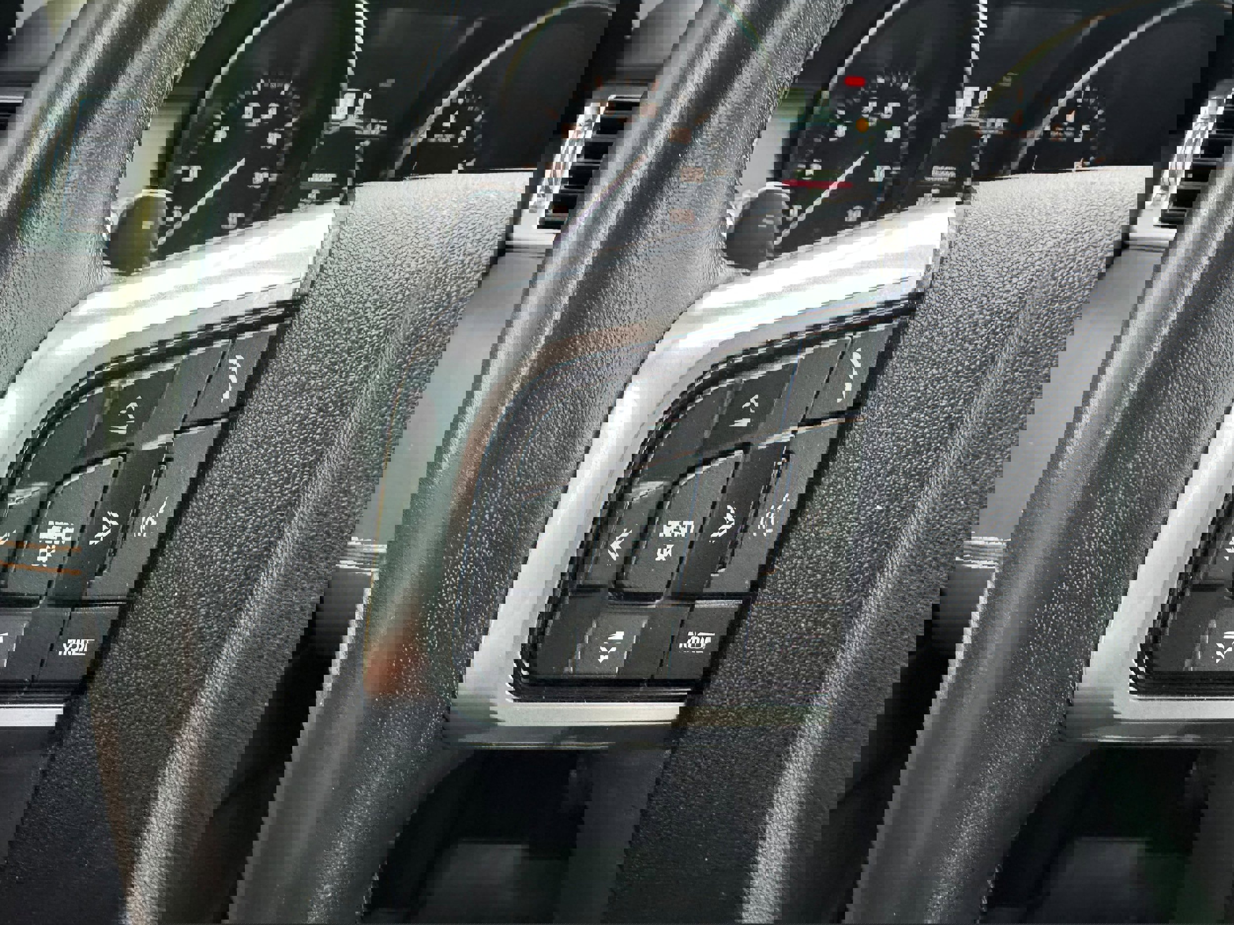 Used 2019 Land Rover Discovery Sport HSE Luxury image 15