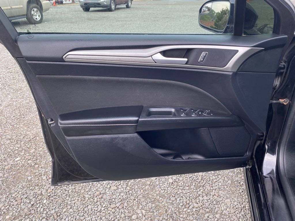 Used 2020 Ford Fusion SE image 10