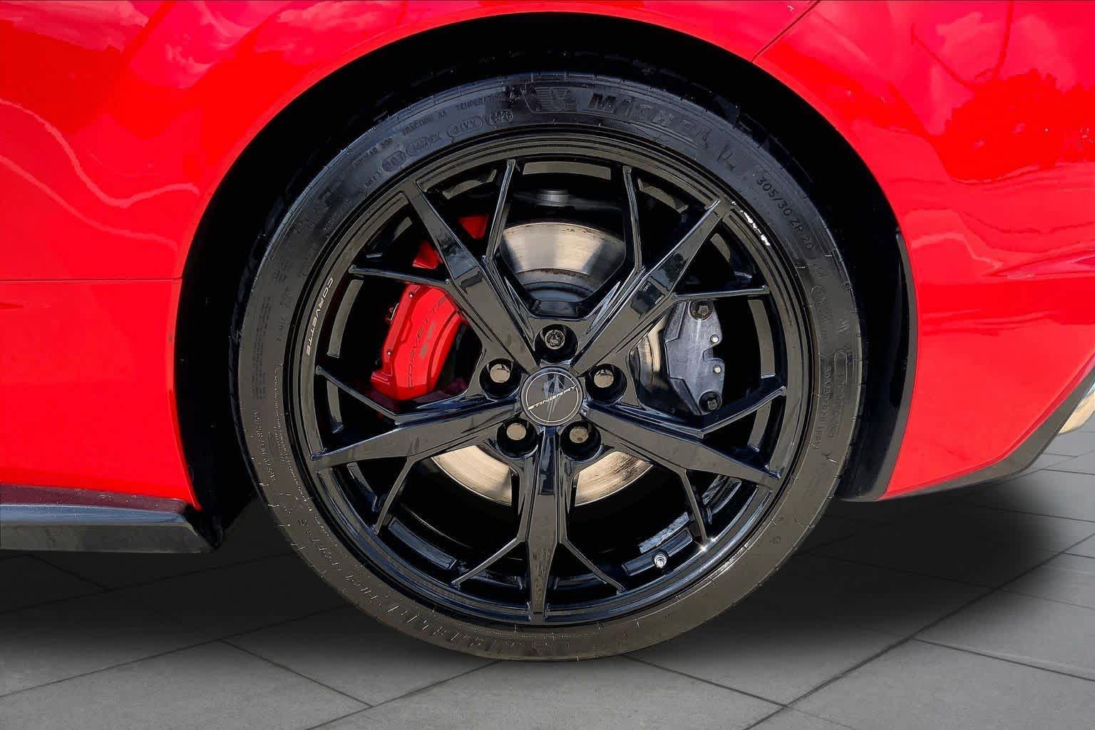 Used 2021 Chevrolet Corvette Stingray Premium Conv w/ Z51 Performance Package RWD image 10