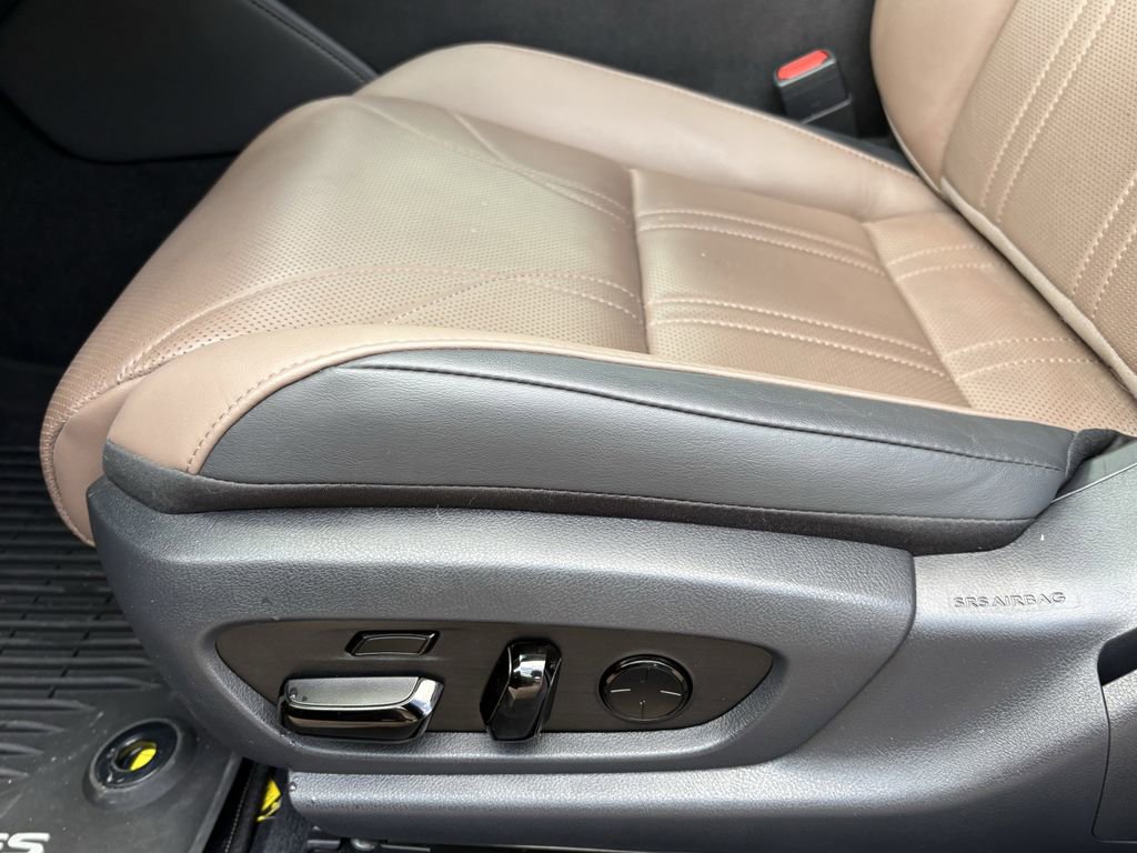 Used 2023 Lexus ES 350 Ultra Luxury w/ Accessory Package (Z2) image 13