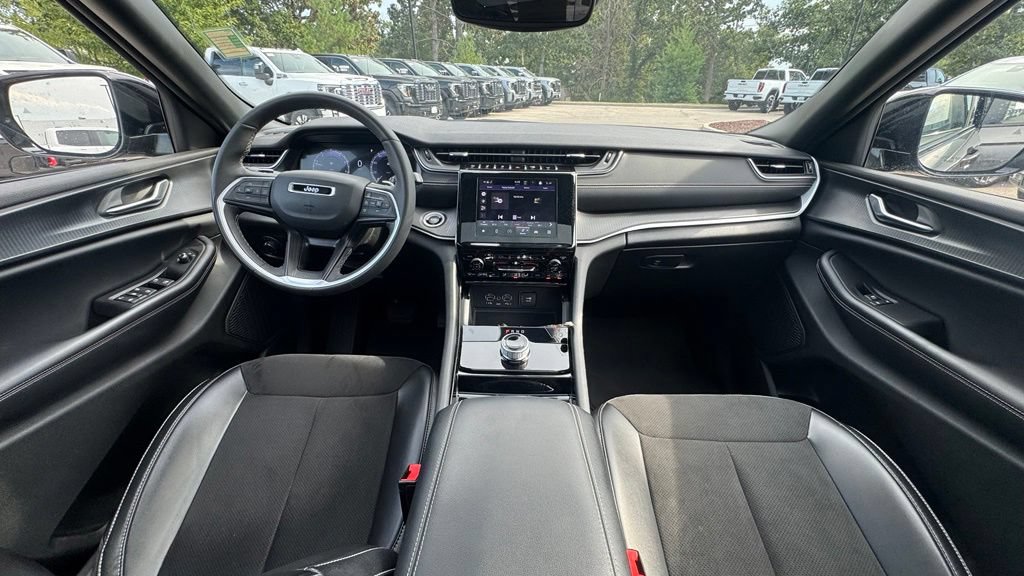 Used 2023 Jeep Grand Cherokee Altitude AWD/4WD image 13