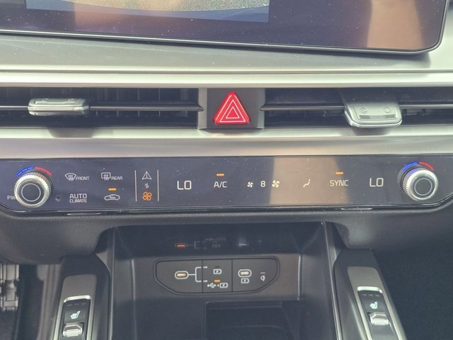 Used 2025 Kia Sorento S w/ Panoramic Sunroof Package image 24