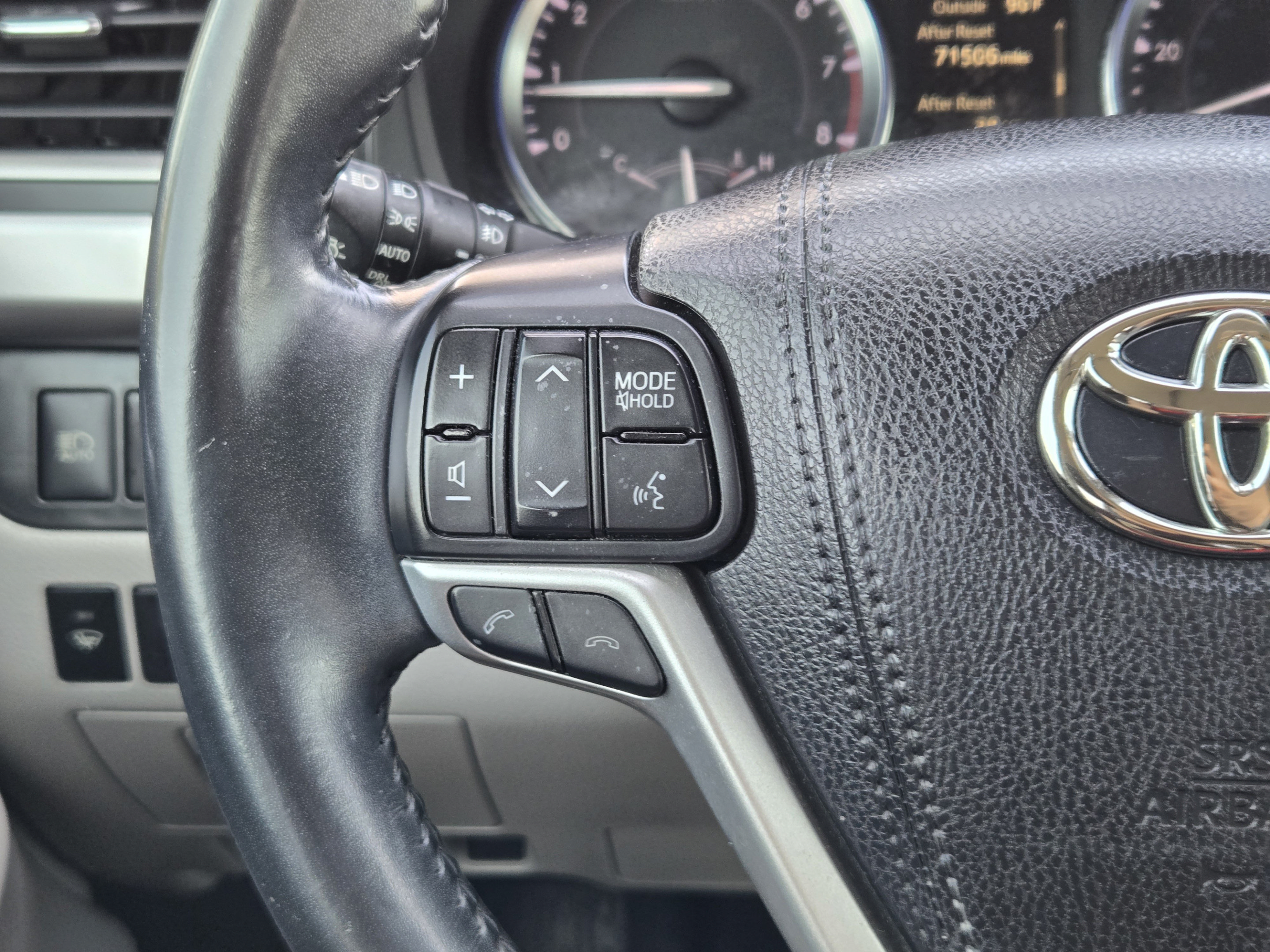 Used 2018 Toyota Highlander Limited FWD image 21