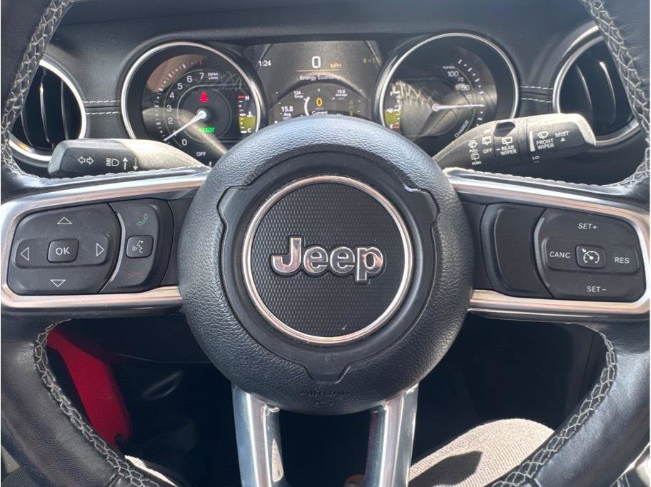 Used 2022 Jeep Wrangler Unlimited Sahara w/ Cold Weather Group AWD/4WD image 15