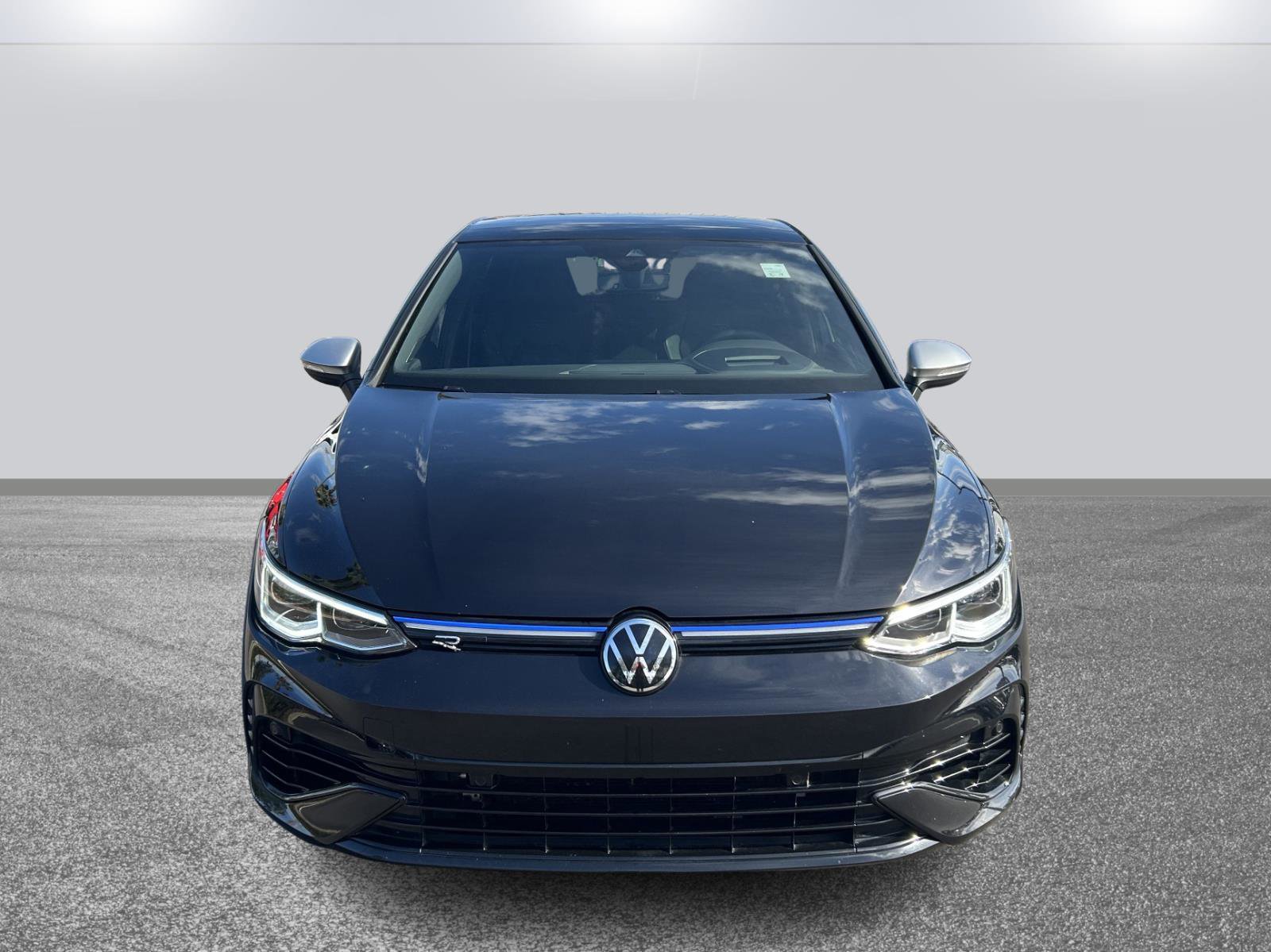 Used 2023 Volkswagen Golf R image 2