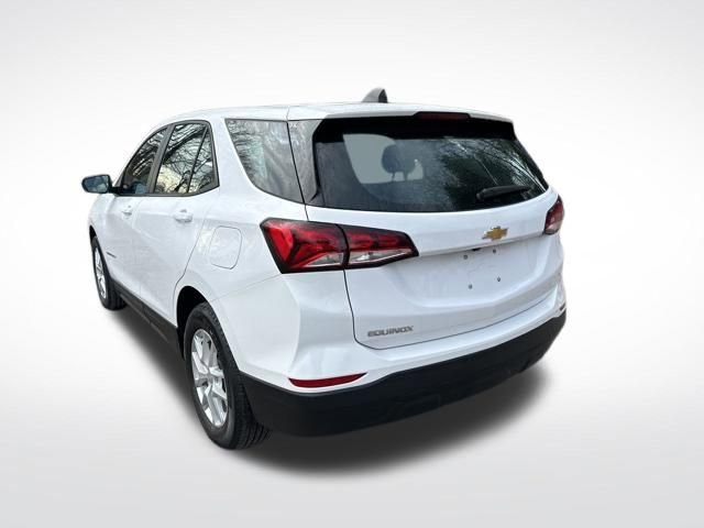 Used 2023 Chevrolet Equinox LS image 3