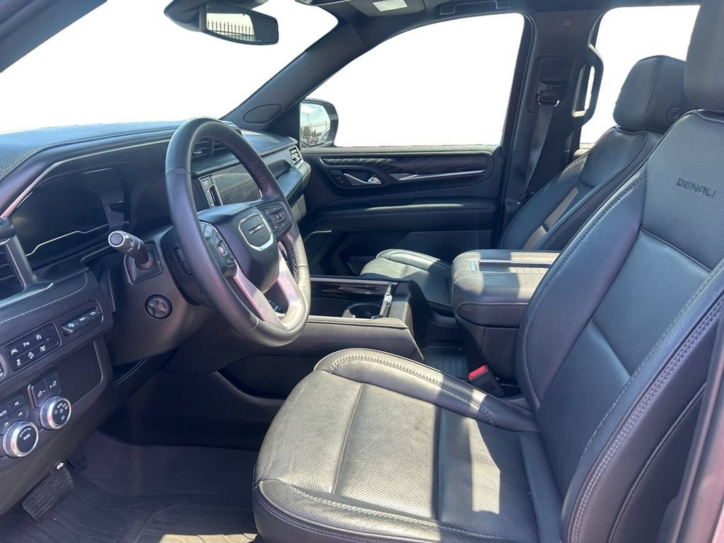 Used 2023 GMC Yukon XL Denali AWD/4WD image 15