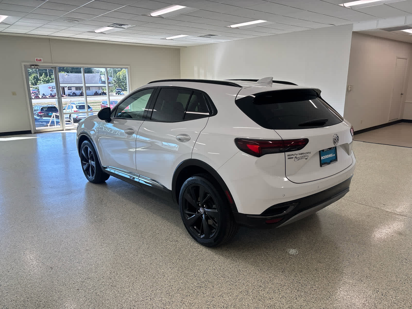 Used 2023 Buick Envision Essence w/ Technology Package I image 10