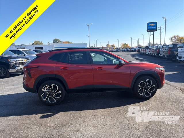 Used 2024 Chevrolet Trax RS w/ Sunroof Package FWD image 7
