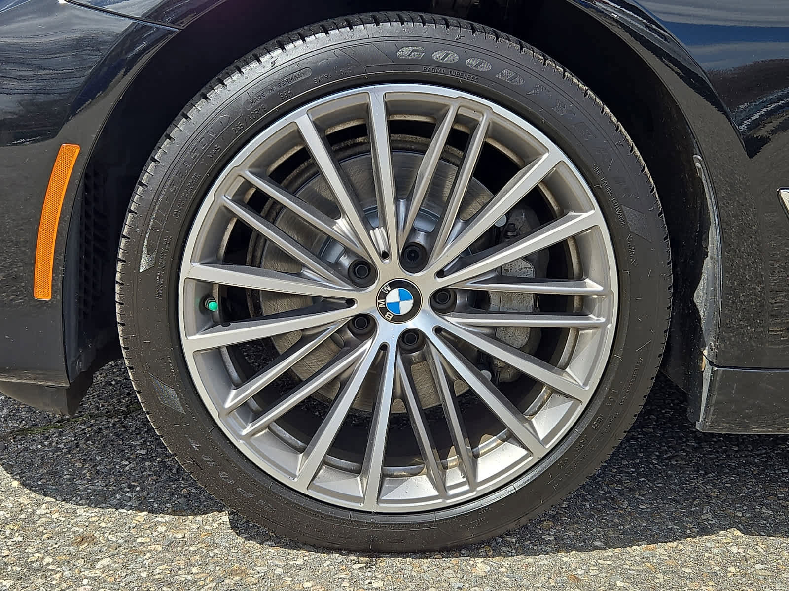 Used 2020 BMW 530i xDrive w/ Premium Package image 9