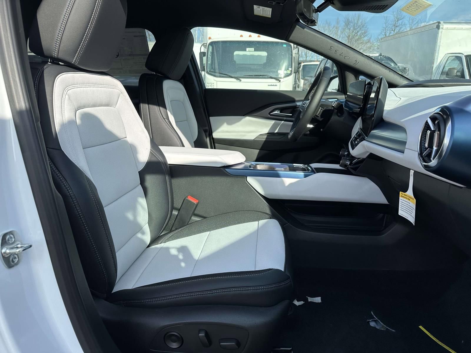 New 2026 Chevrolet Equinox EV LT w/ Convenience Package II image 25