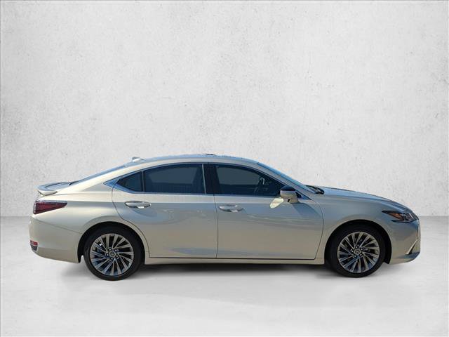 Used 2024 Lexus ES 300h Ultra Luxury w/ Accessory Package (Z2) FWD image 4