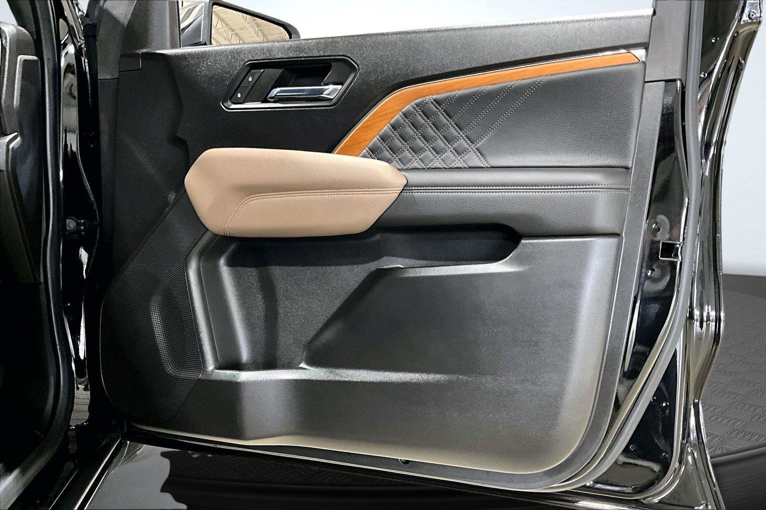 Used 2023 GMC Canyon Denali image 25