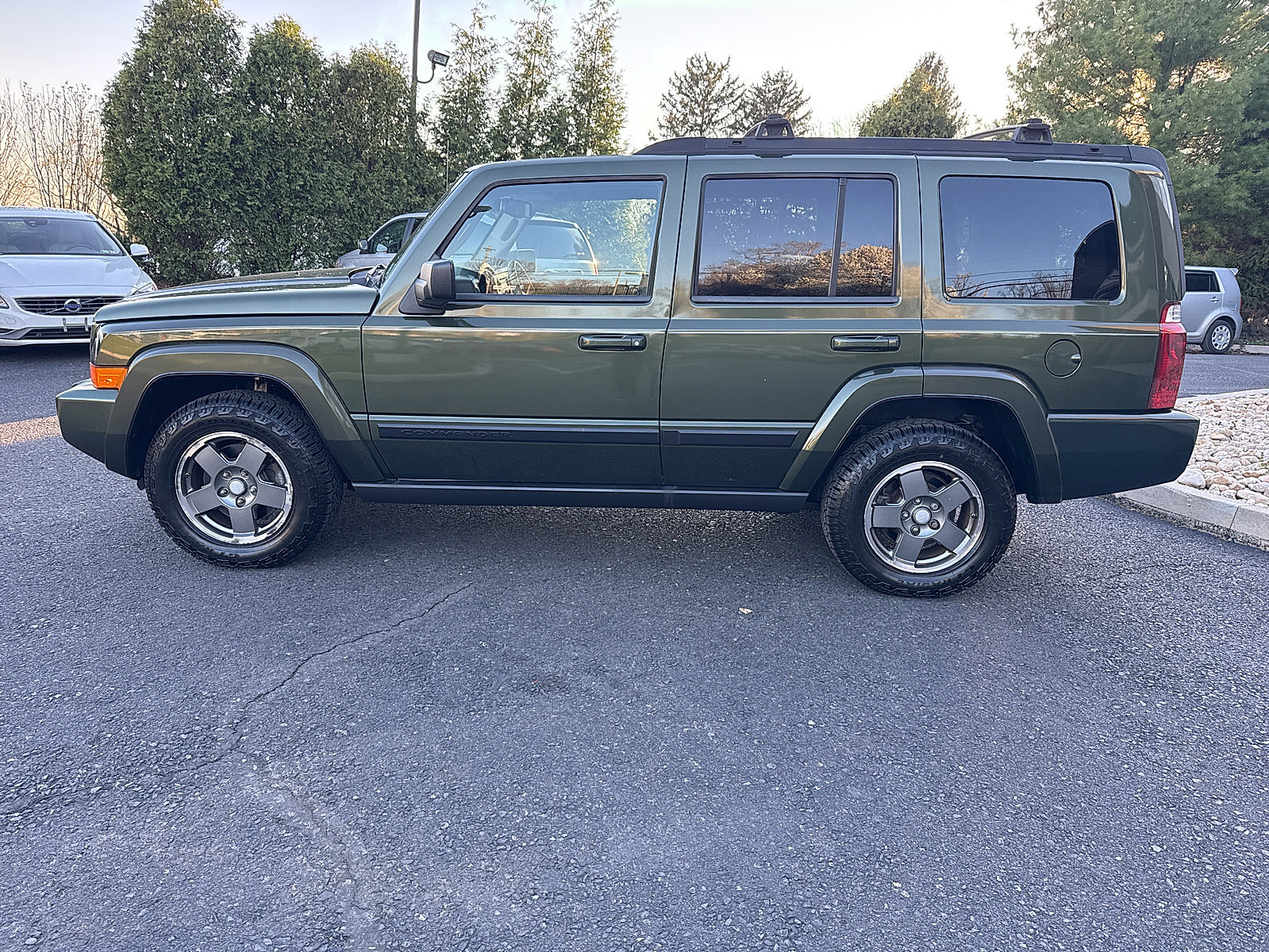 Used 2008 Jeep Commander Sport image 10