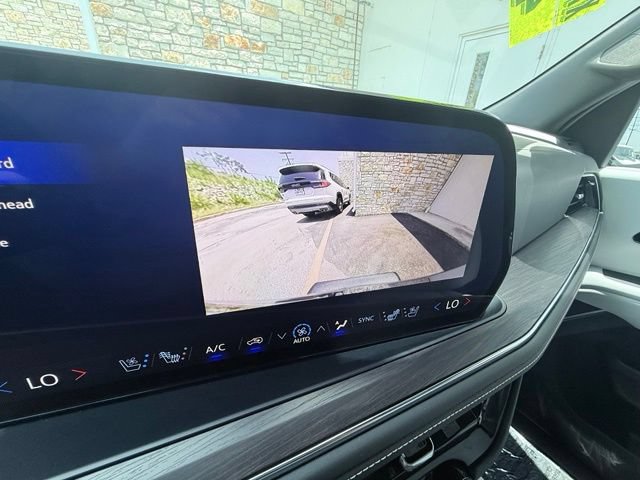 Certified 2025 Chevrolet Suburban Premier AWD/4WD image 34