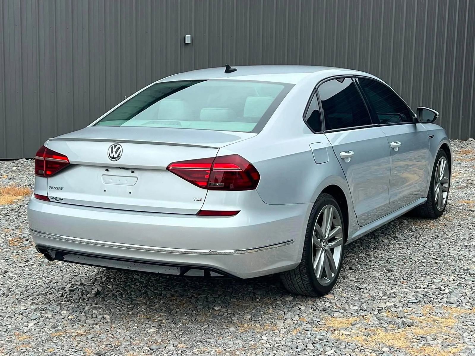 Used 2018 Volkswagen Passat 2.0T S FWD image 8