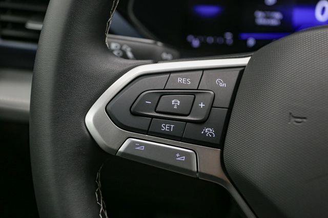 Certified 2024 Volkswagen Taos SE image 39