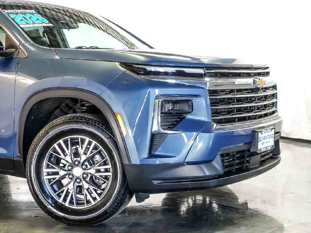 Used 2026 Chevrolet Traverse LT AWD/4WD image 3