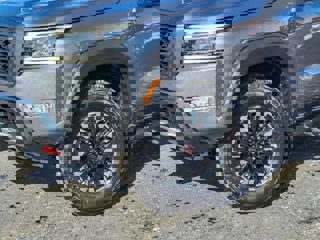 Used 2022 Nissan Frontier PRO-4X w/ Technology Package image 4