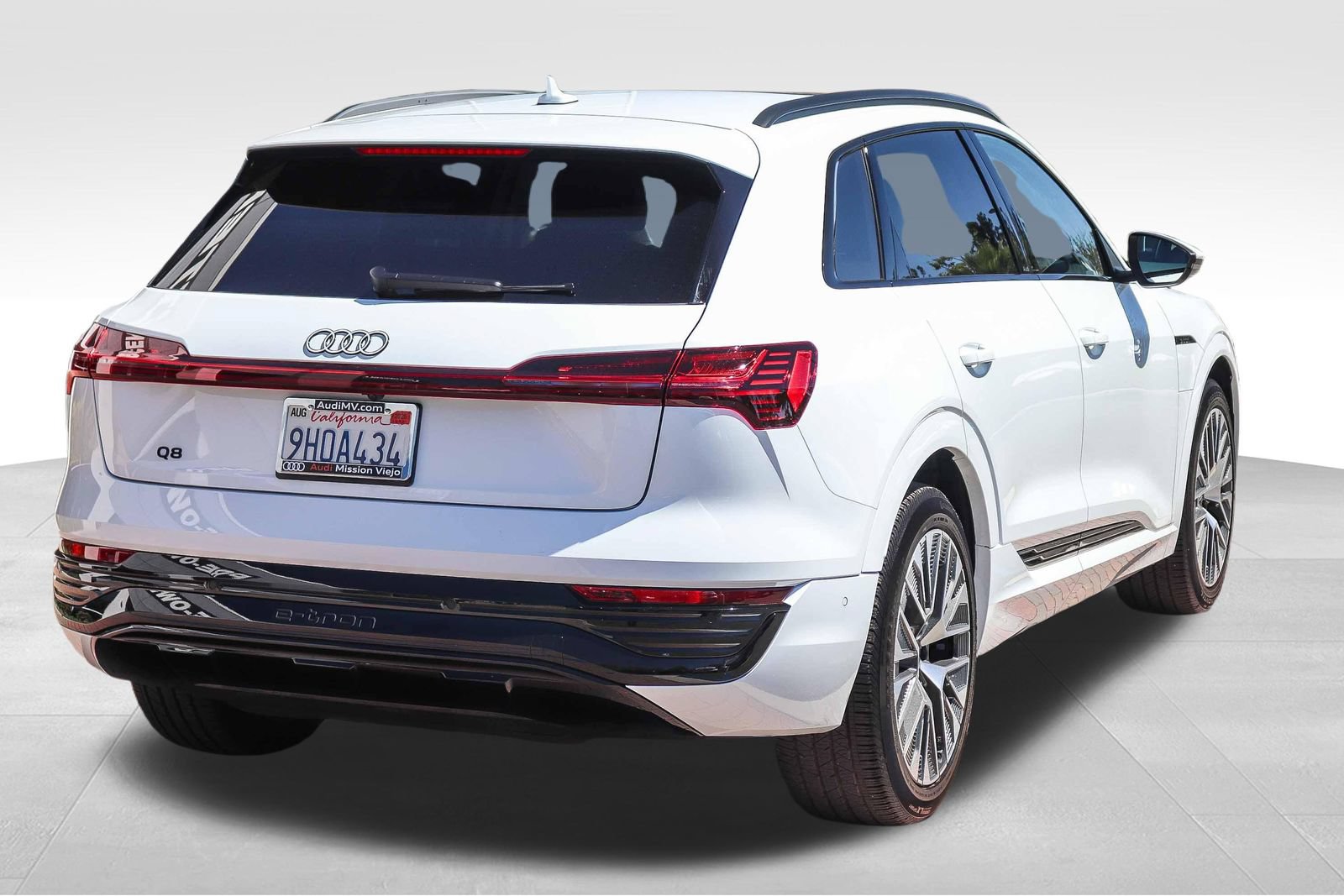 Certified 2024 Audi Q8 e-tron Prestige w/ Prestige Package AWD/4WD image 8