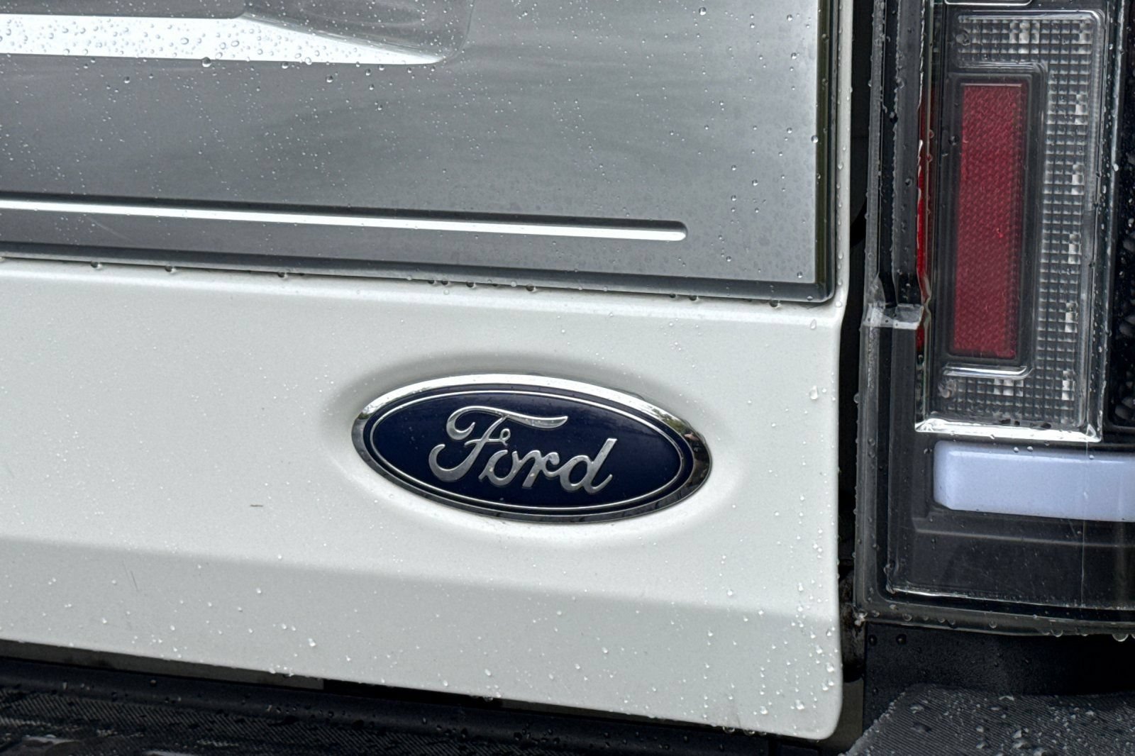 Used 2021 Ford F350 Platinum w/ FX4 Off-Road Package AWD/4WD image 27