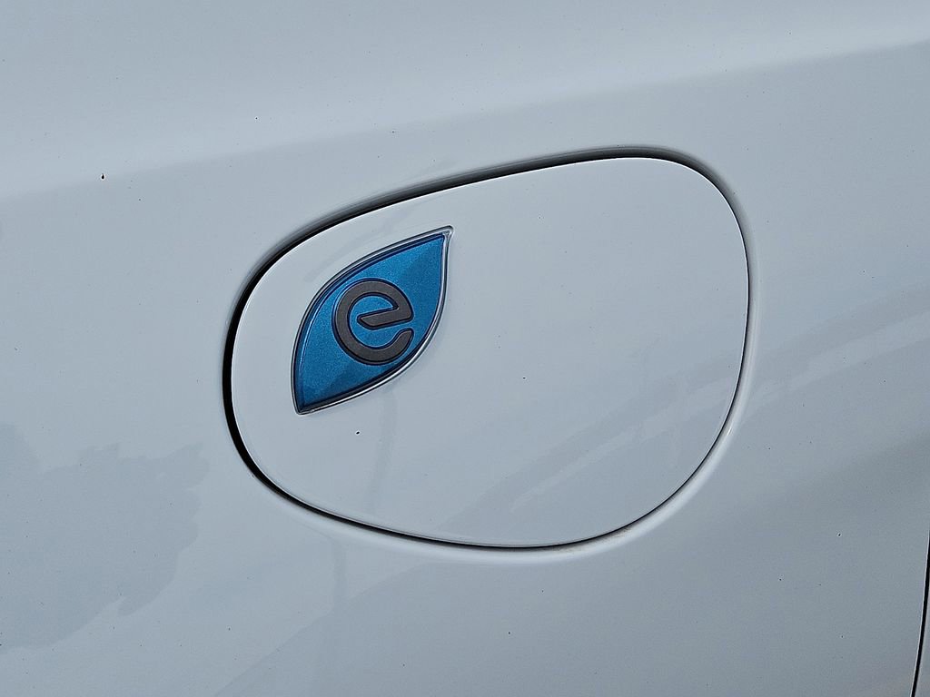 Used 2024 Chrysler Pacifica Premium image 6