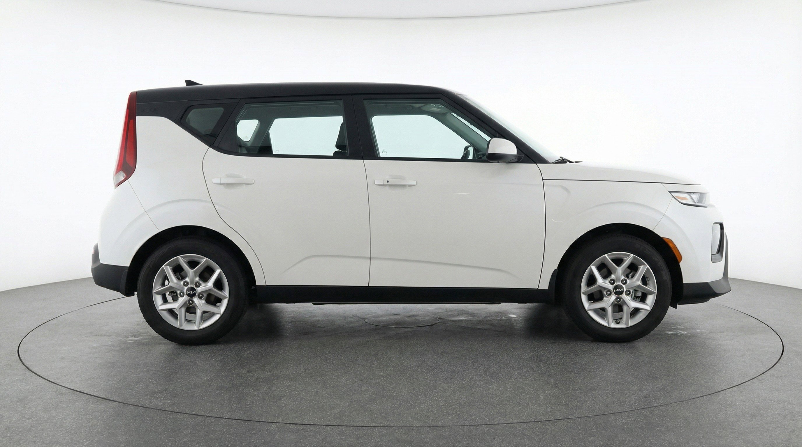 Used 2025 Kia Soul LX w/ LX Technology Package FWD image 11