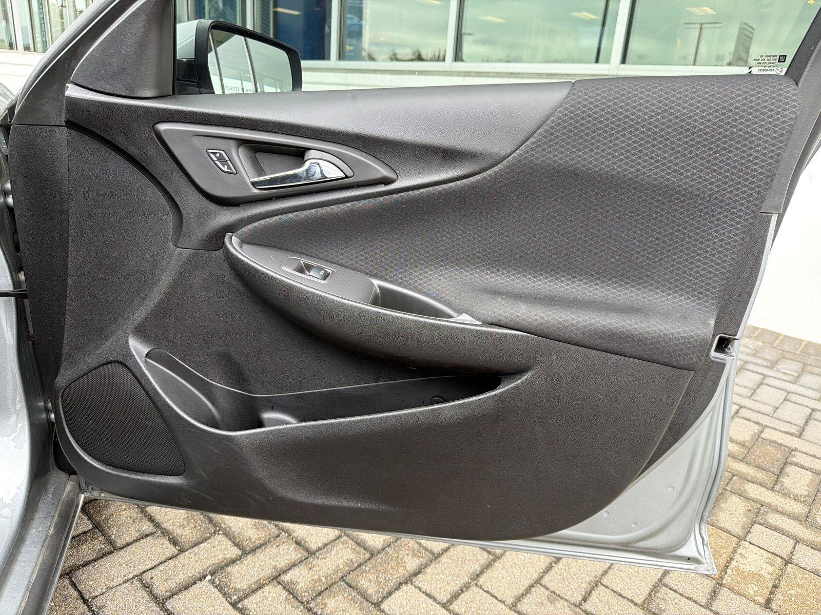 Used 2025 Chevrolet Malibu LS FWD image 28