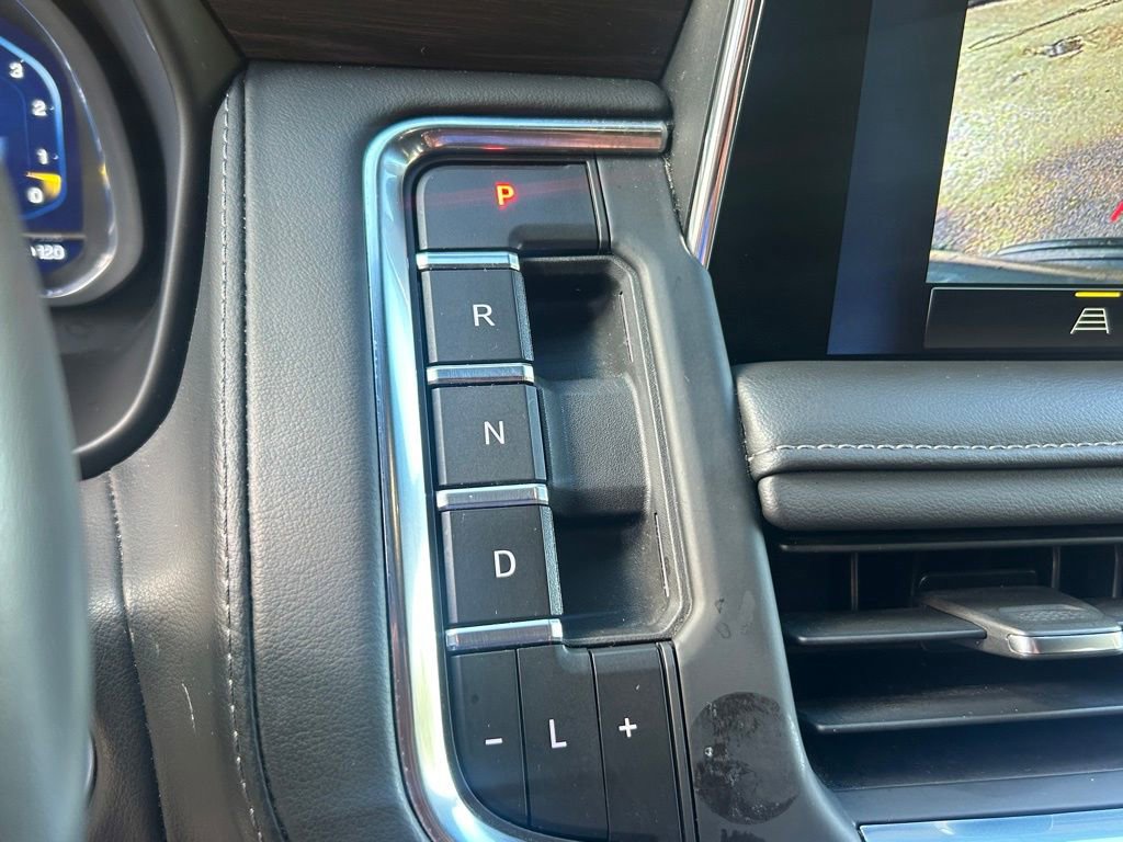 Used 2023 Chevrolet Suburban LT image 12