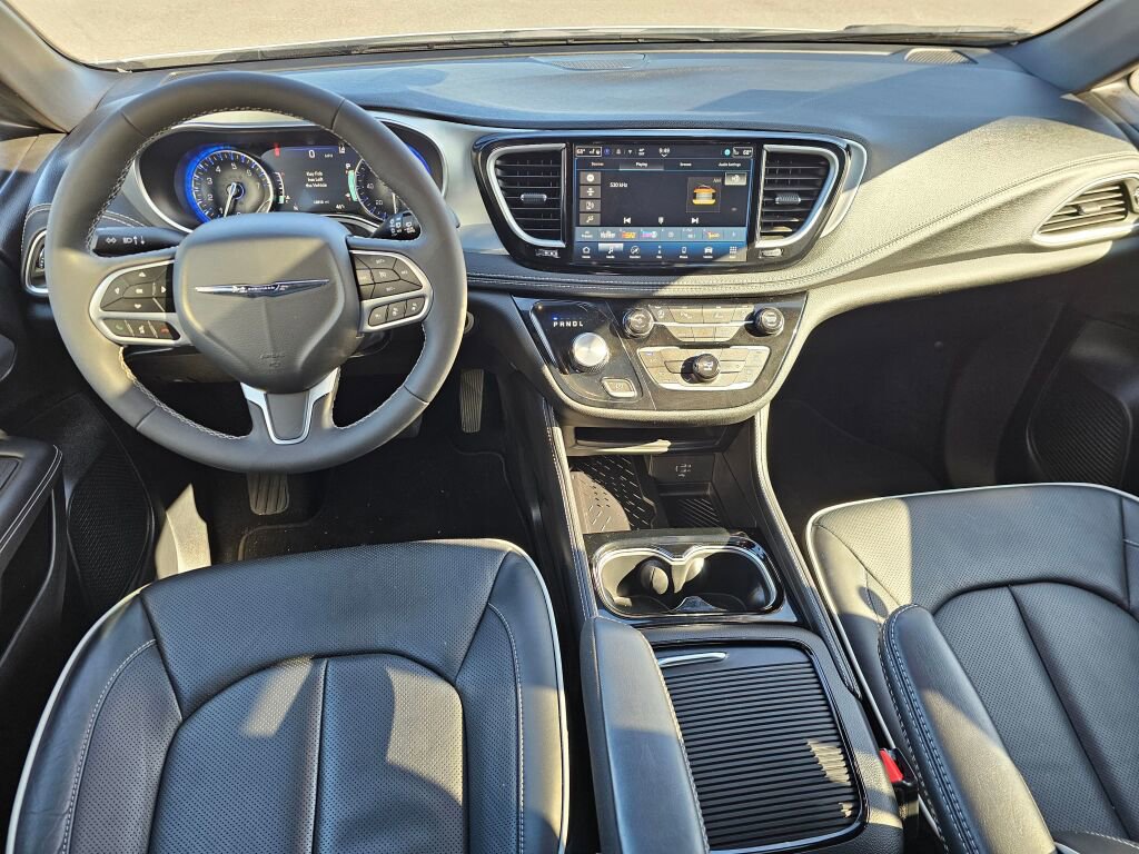 Used 2026 Chrysler Pacifica Limited image 21