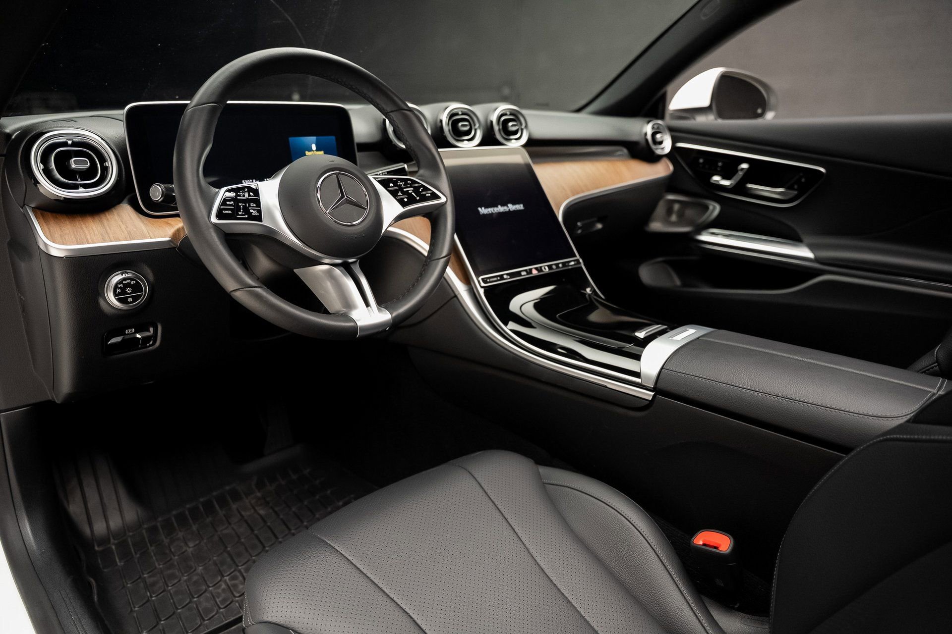 Used 2024 Mercedes-Benz CLE 300 4MATIC Coupe image 2