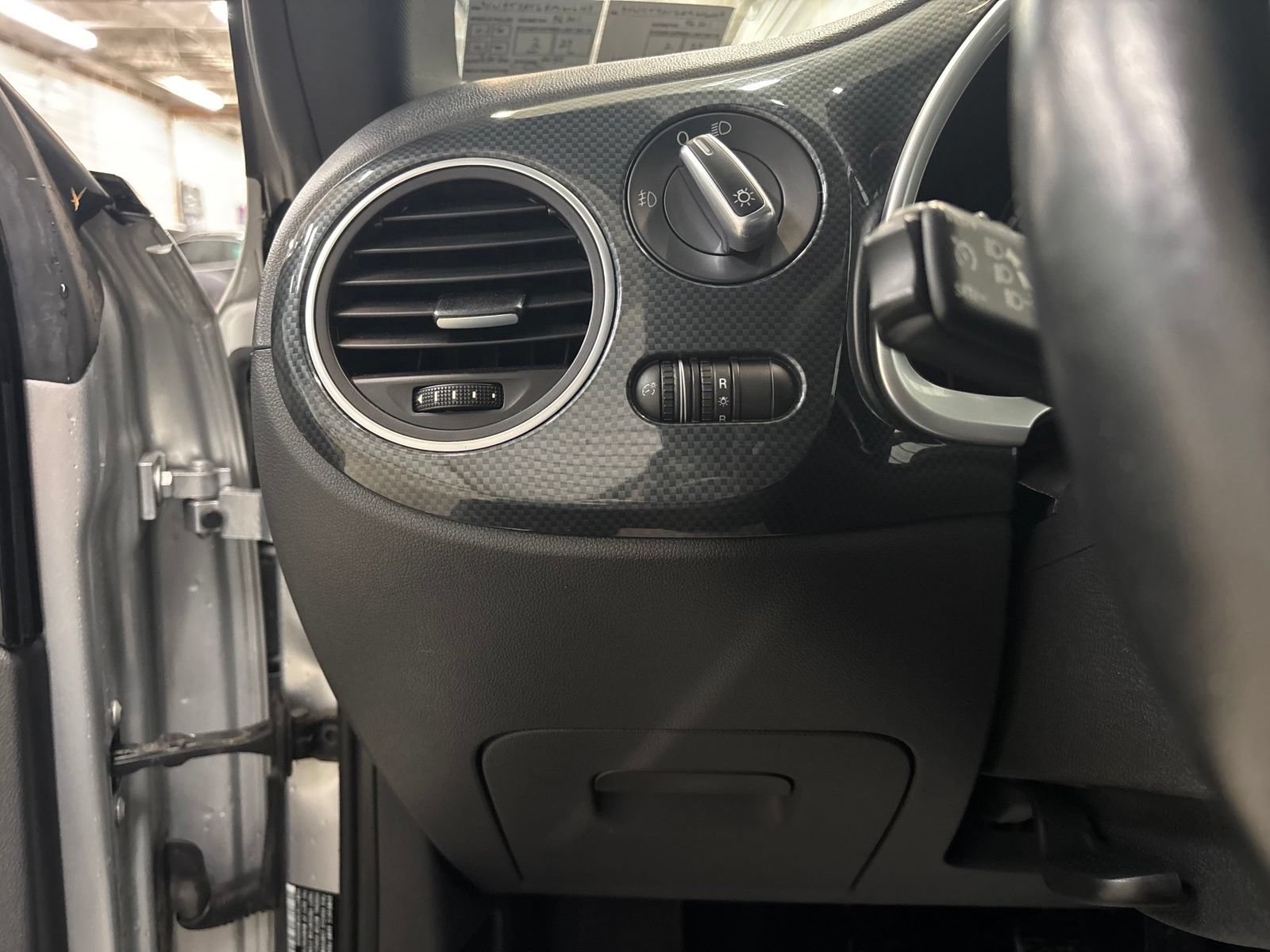 Used 2014 Volkswagen Beetle R-Line FWD image 17