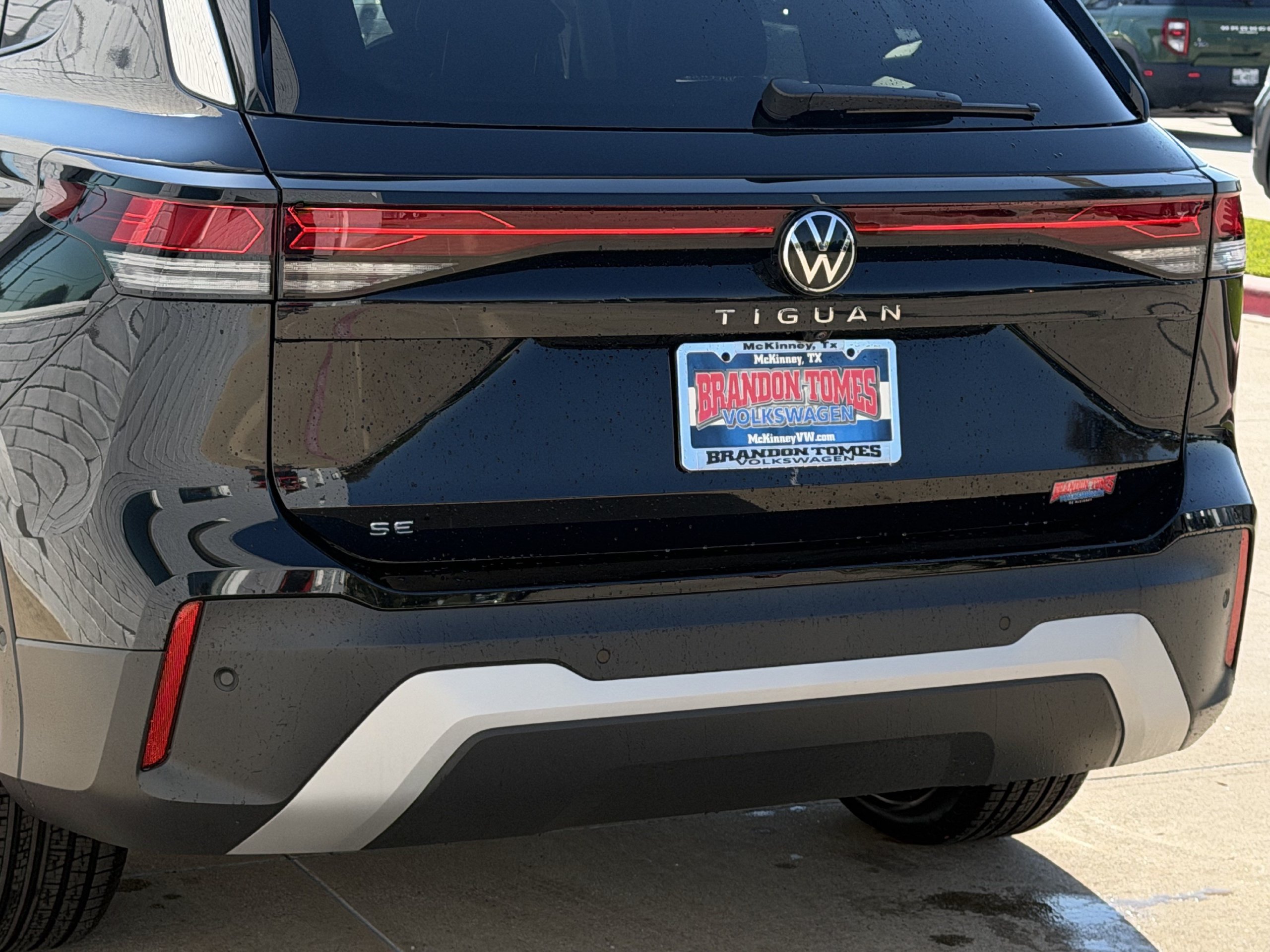 New 2026 Volkswagen Tiguan SE FWD image 8