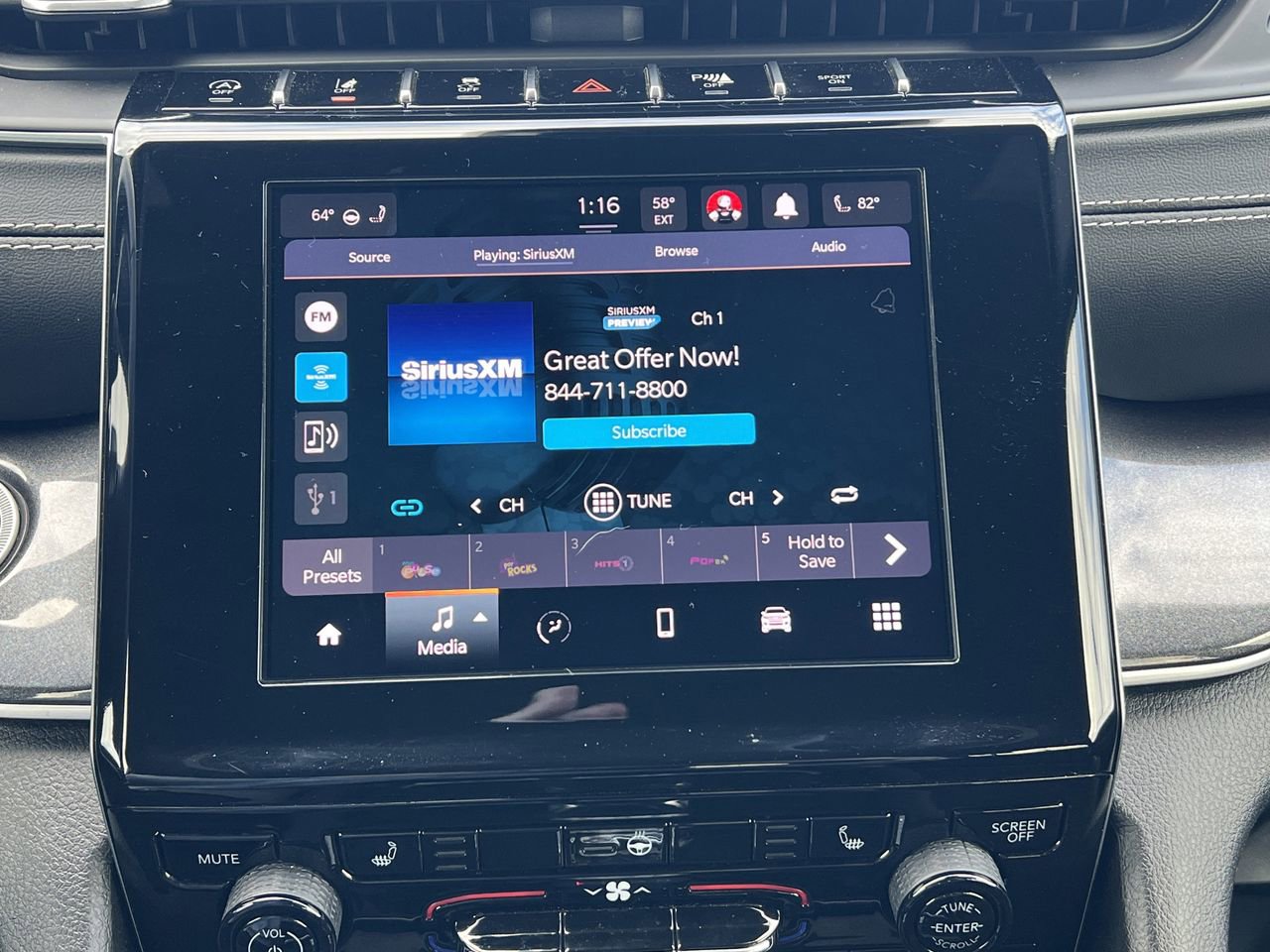 Used 2022 Jeep Grand Cherokee L Laredo image 4