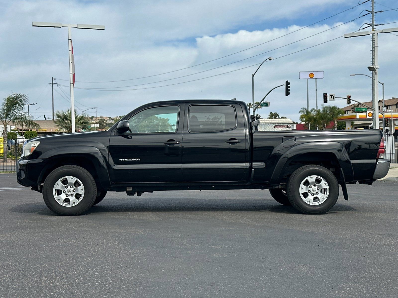 Used 2012 Toyota Tacoma w/ SR5 Pkg image 2