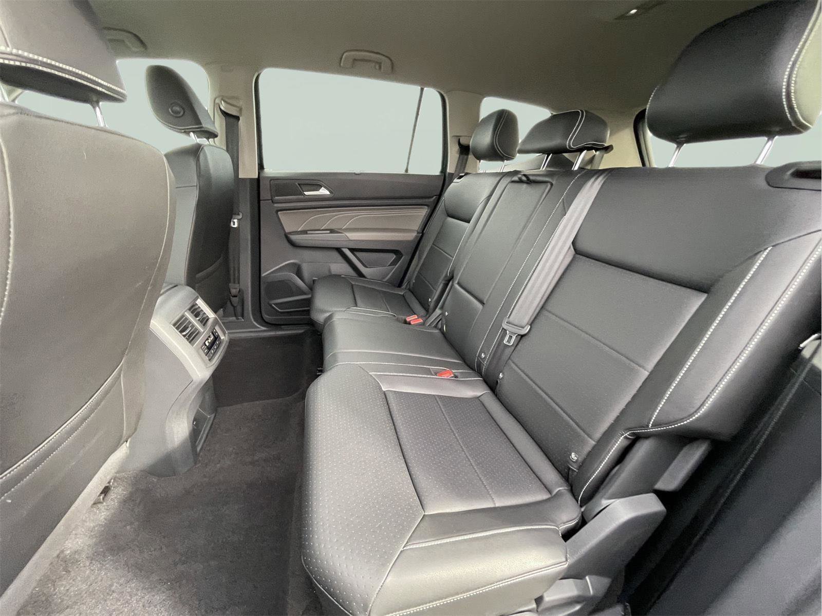 Used 2023 Volkswagen Atlas SE image 16