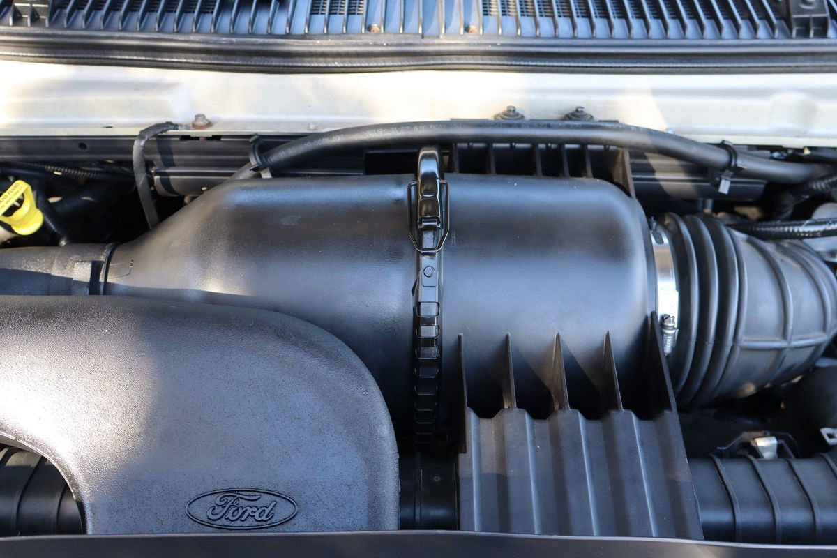 Used 2009 Ford E-350 and Econoline 350 Super Duty Wagon image 39