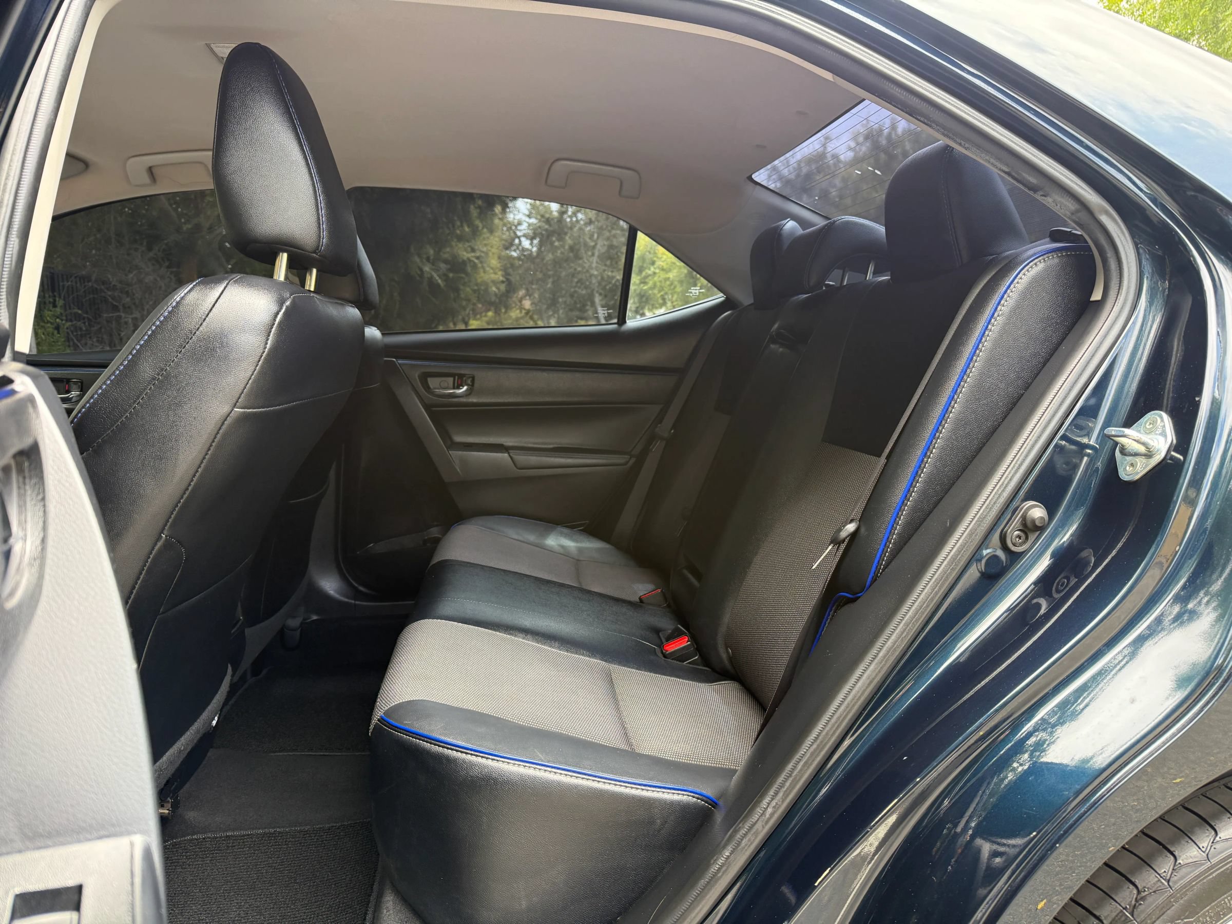 Used 2019 Toyota Corolla SE w/ Carpet Mat Package (TMS) FWD image 16