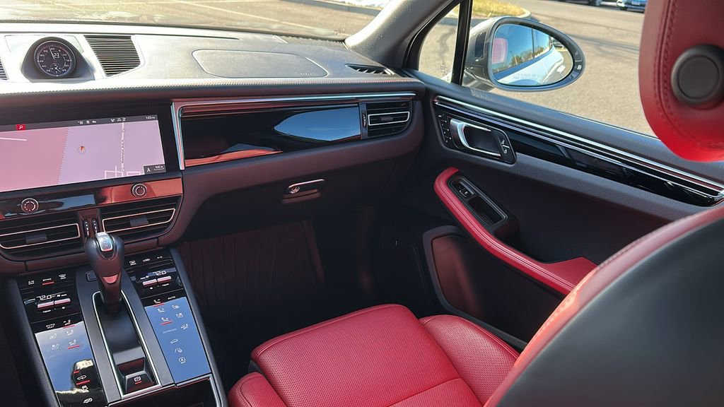 Used 2024 Porsche Macan Turbo image 24