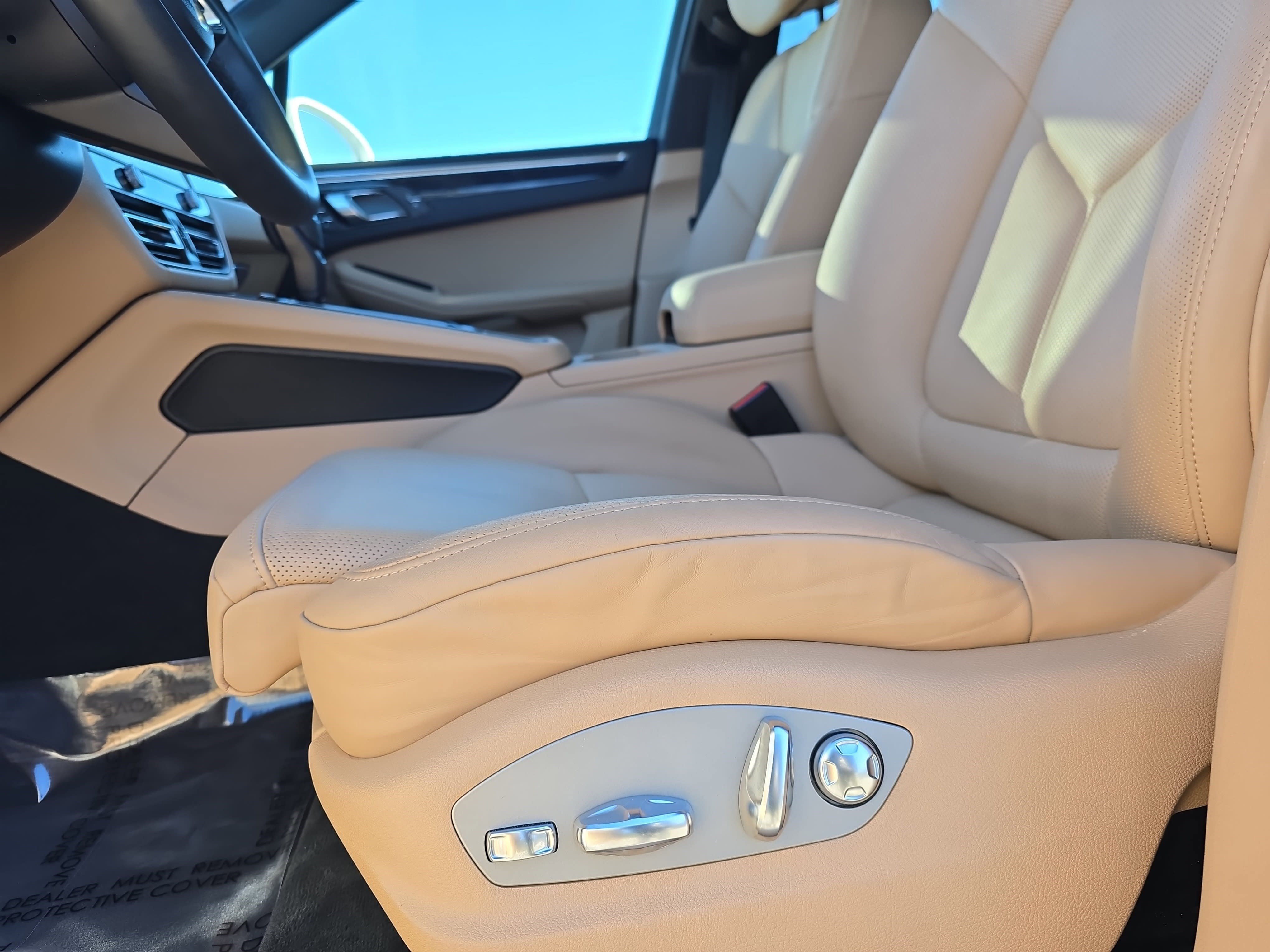 Used 2022 Porsche Macan Base image 27