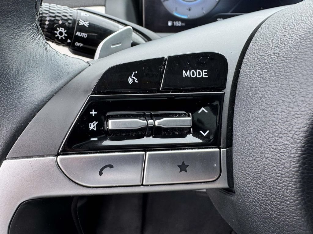 Used 2024 Hyundai Tucson Limited AWD/4WD image 23