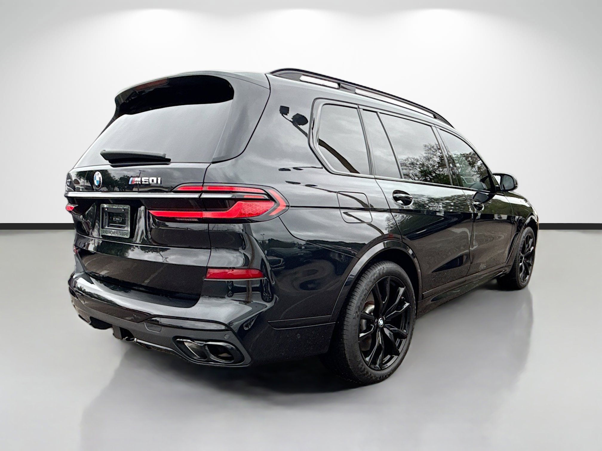 Used 2024 BMW X7 M60i w/ Executive Package image 5