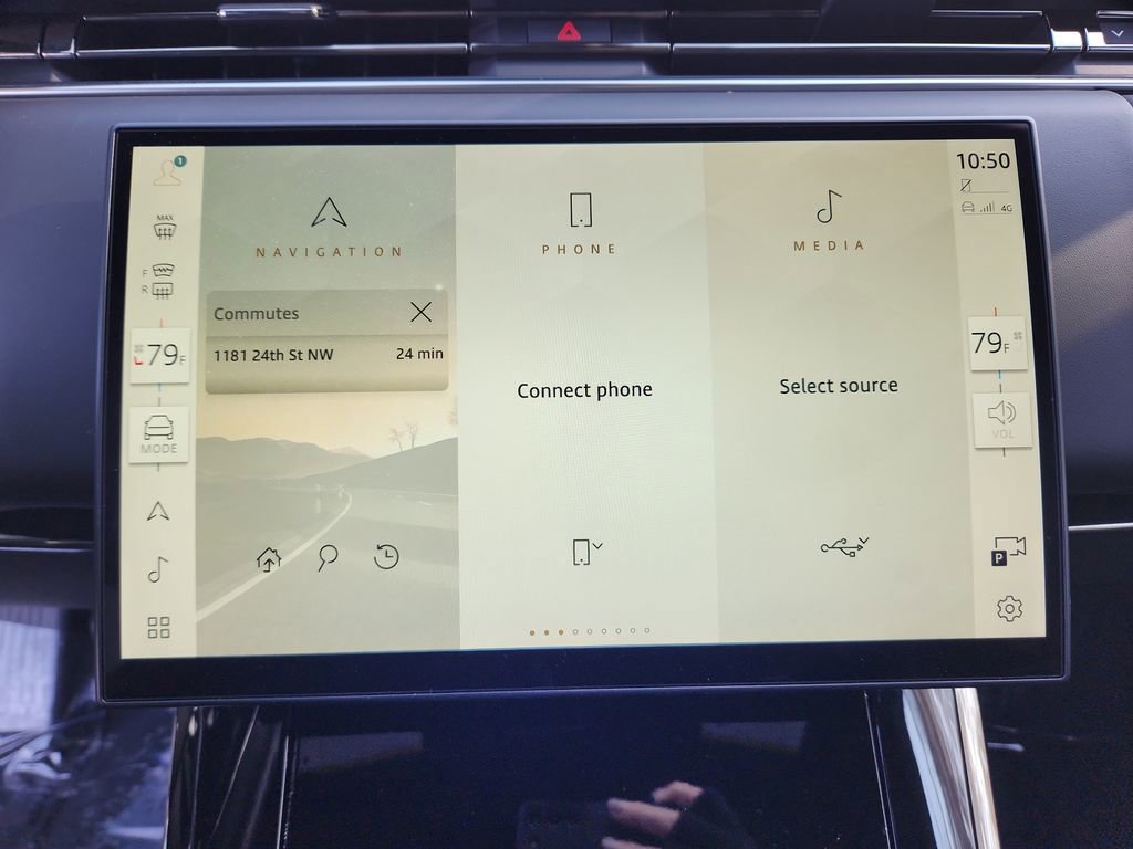 Used 2025 Land Rover Range Rover Sport SE image 17